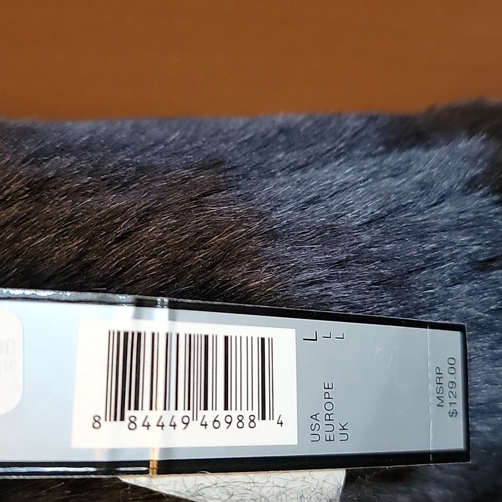 Tahari-Navy faux fur vest, collared Size Large  NWT. - Picture 4 of 9